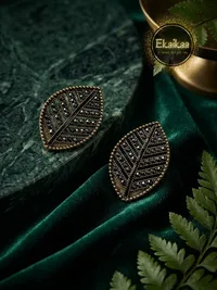 Earring thumbnail 2