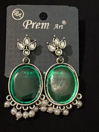 Earring thumbnail 2