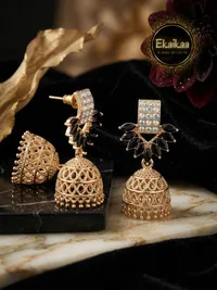 Earring thumbnail 1