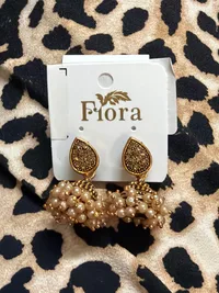 Earring thumbnail 4