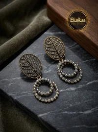Earring thumbnail 3