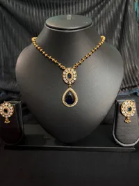 Mala Earring Set thumbnail 3