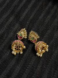 Earring thumbnail 4