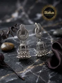 Earring thumbnail 2