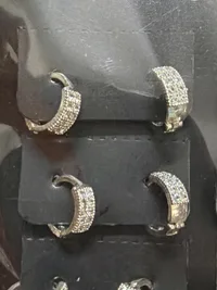 Earring thumbnail 4