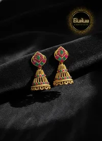 Earring thumbnail 3