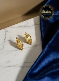 Gold Earring thumbnail 1