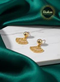 Gold Earring thumbnail 1