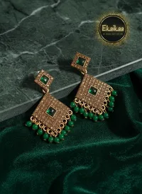 Earring thumbnail 1
