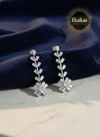 Earring thumbnail 3