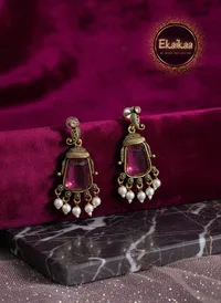 Earring thumbnail 3