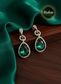 Earring thumbnail 3