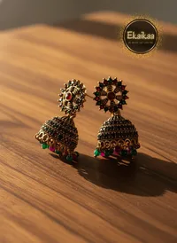 Earring thumbnail 1