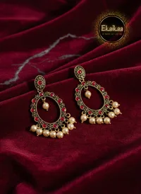 Earring thumbnail 1