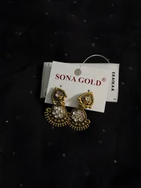 Earring thumbnail 4