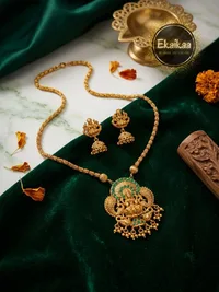Mala Earring Set thumbnail 1