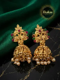 Earring thumbnail 1