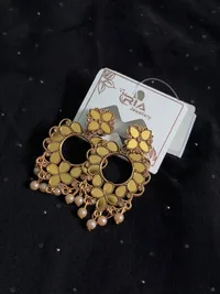 Earring thumbnail 4