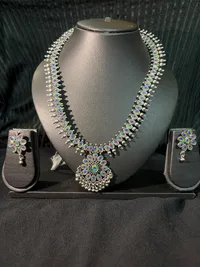 Mala Earring Set thumbnail 2