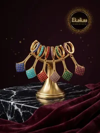 Earring thumbnail 1