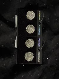 Earring thumbnail 4