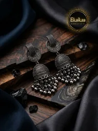 Earring thumbnail 1
