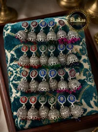 Earring thumbnail 1